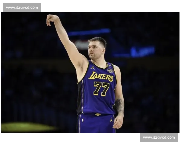 核心权更迭引爆湖人更衣室！詹姆斯拒当绿叶，佩林卡铁心押注东契奇